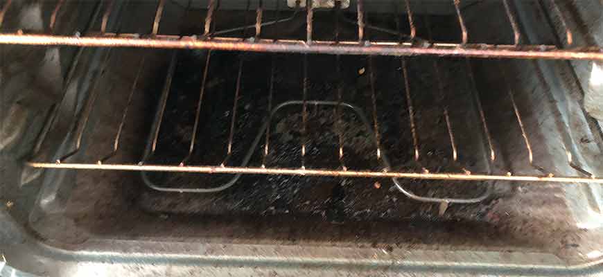 Dirty oven with burnt residues will be remove professionally